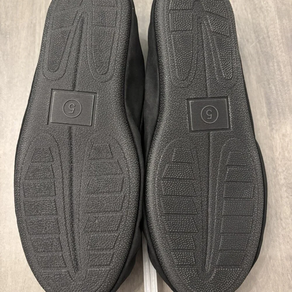 Kids black Moccasin slippers Size 5 by Cat & Jack NEW